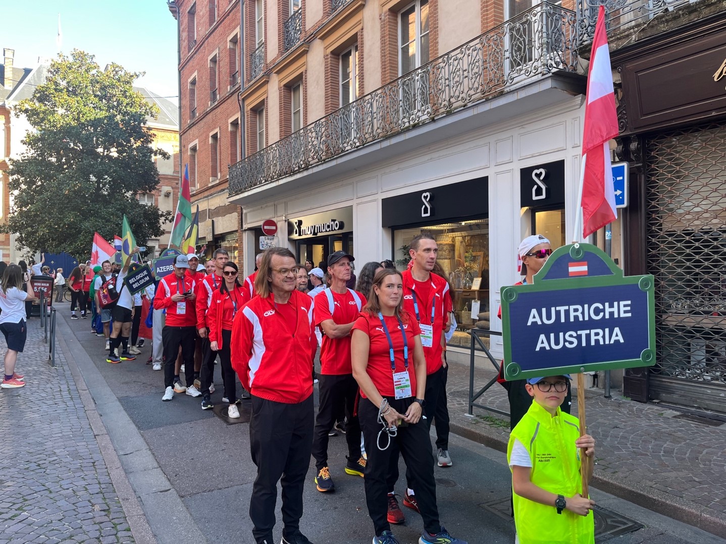 Eröffnungsfeier mit Umzug durch die Altstadt von Albi Eröffnungsfeier mit Umzug durch die Altstadt von Albi